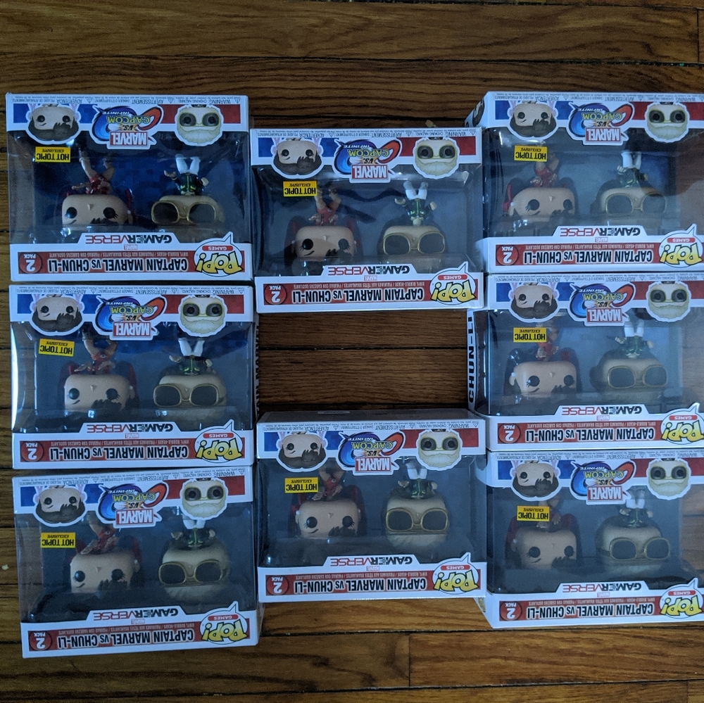 8 Marvel Hot Topic Captain Marvel vs Chun-Li POP!